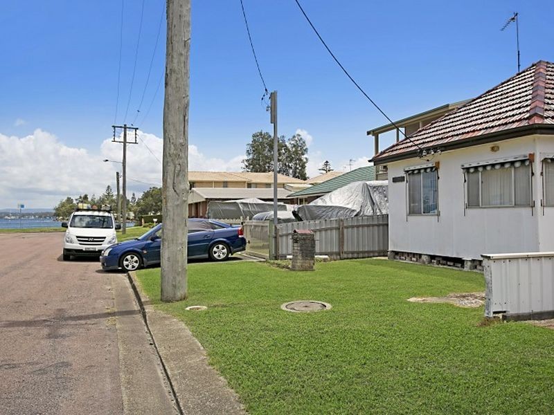 10 Clara Street, Belmont South NSW 2280