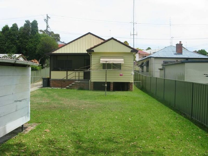 11 Lewers Street, Belmont NSW 2280