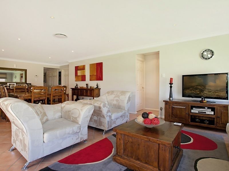 39 Green Point Drive, Belmont NSW 2280