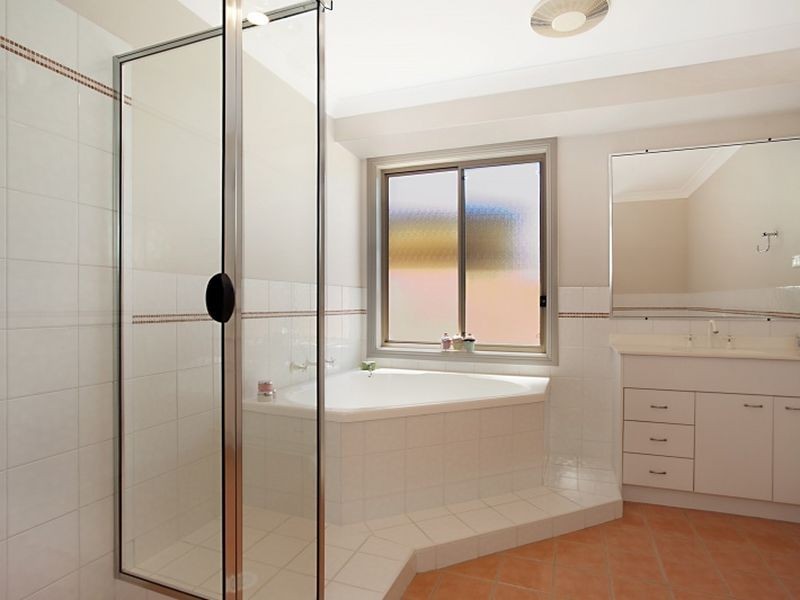 39 Green Point Drive, Belmont NSW 2280