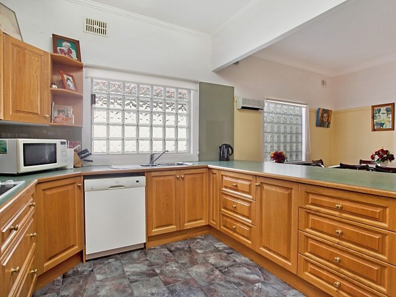 4 Marks Street, Belmont NSW 2280