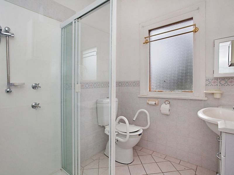 4 Marks Street, Belmont NSW 2280