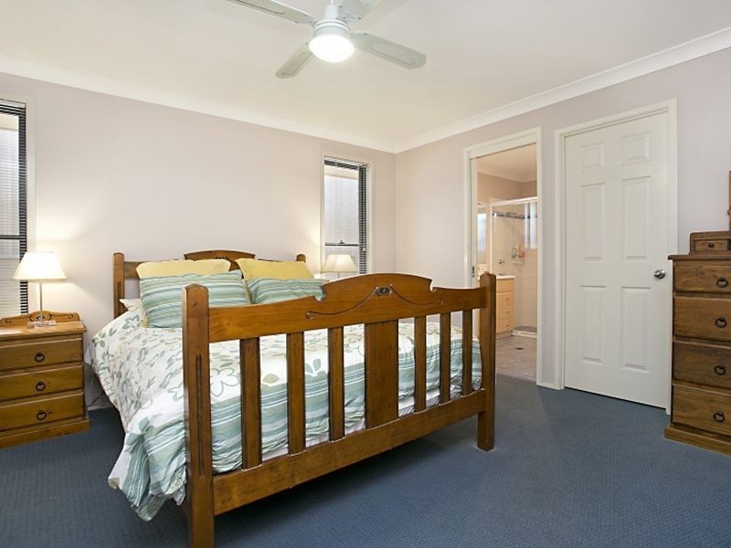 4 Kains Square, Cameron Park NSW 2285