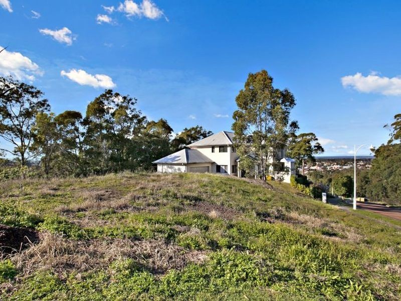 8 Castle Drive, Floraville NSW 2280