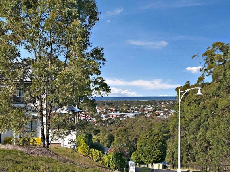 8 Castle Drive, Floraville NSW 2280