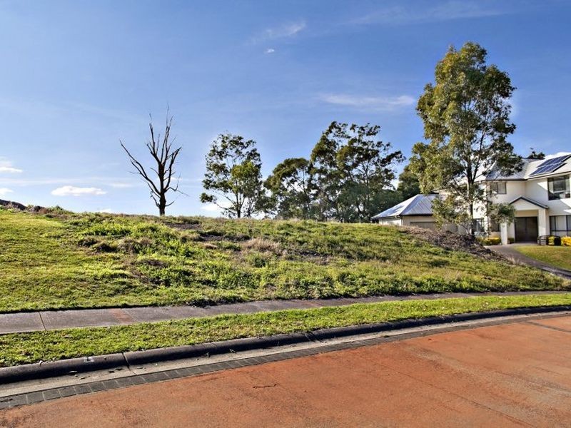 8 Castle Drive, Floraville NSW 2280