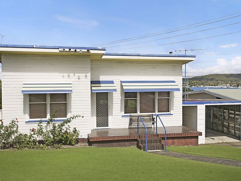 40 Middle Point Road, Bolton Point NSW 2283