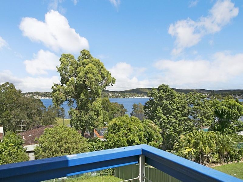 40 Middle Point Road, Bolton Point NSW 2283