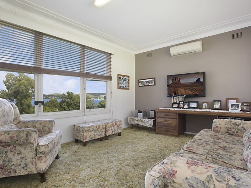40 Middle Point Road, Bolton Point NSW 2283