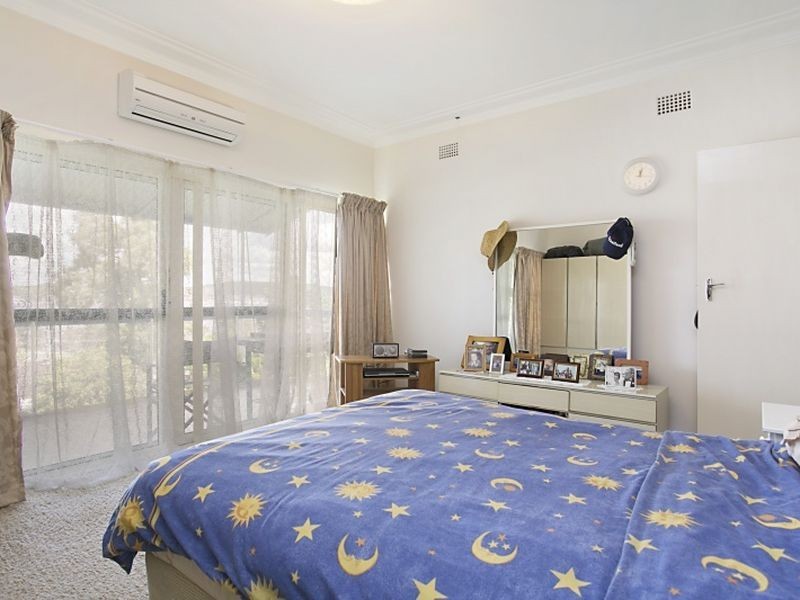 40 Middle Point Road, Bolton Point NSW 2283