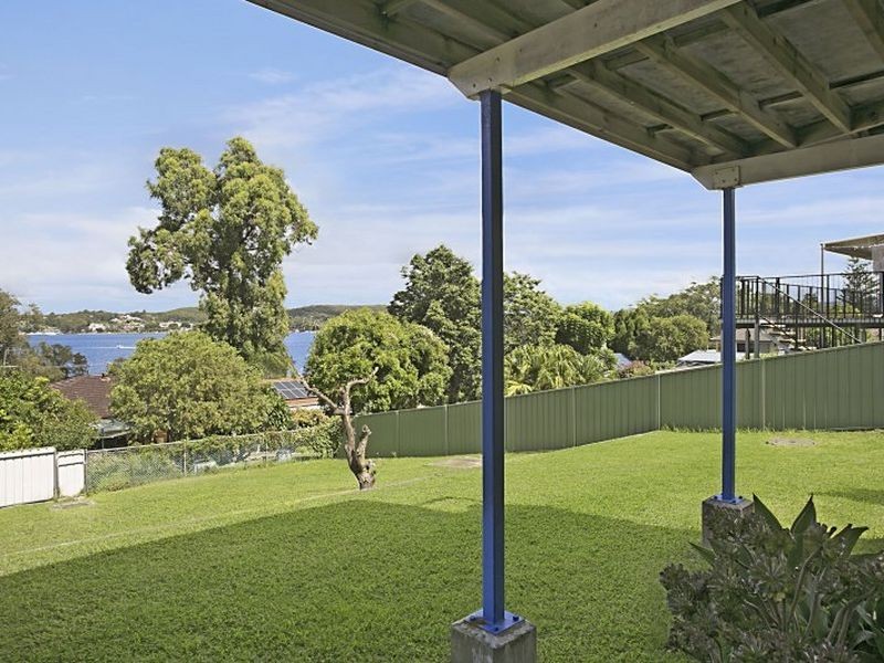 40 Middle Point Road, Bolton Point NSW 2283