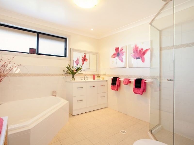 10 Whipbird Way, Belmont NSW 2280