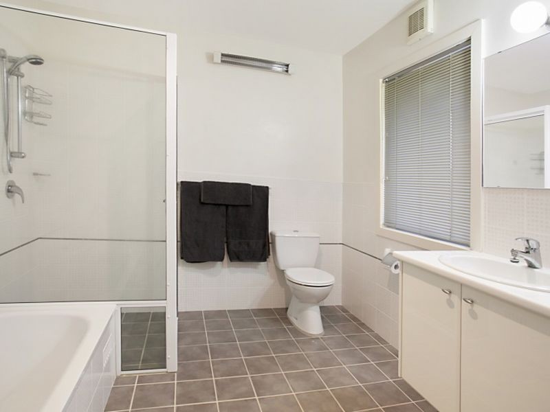 9 Dwyer Chase, Eleebana NSW 2282