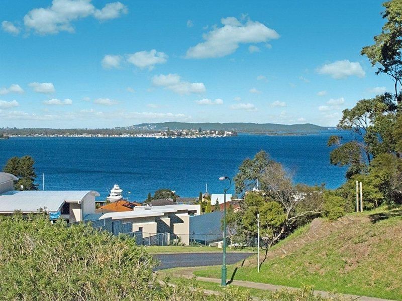 14 Meridian Close, Belmont NSW 2280