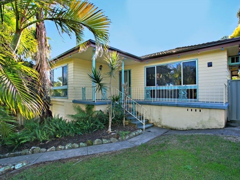 2 Calverton Crescent, Belmont North NSW 2280