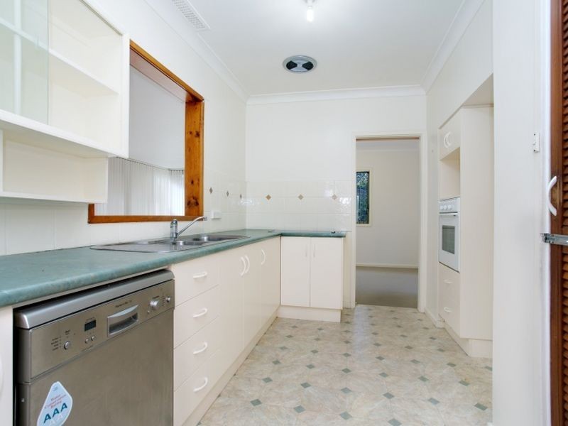 2 Calverton Crescent, Belmont North NSW 2280