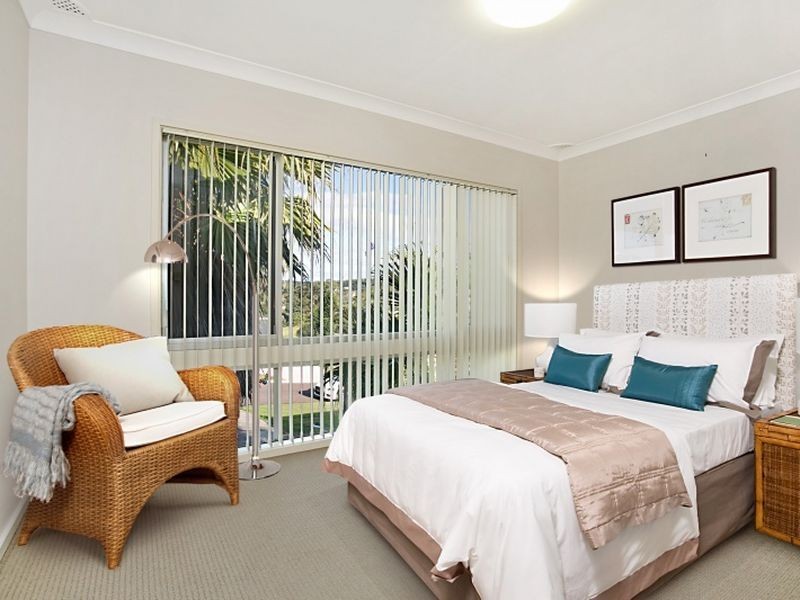 2 Calverton Crescent, Belmont North NSW 2280