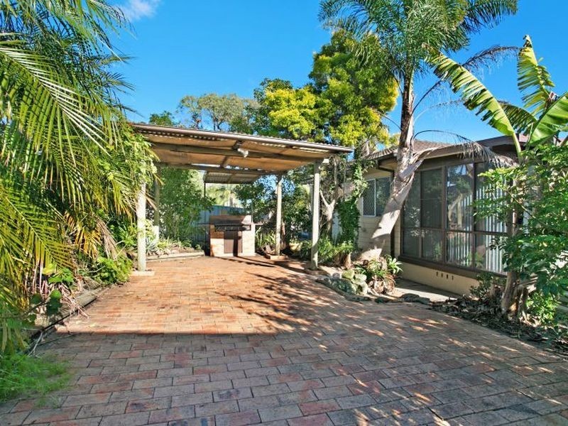 2 Calverton Crescent, Belmont North NSW 2280