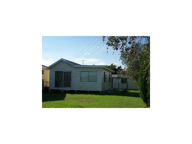 1 Merleview Street, Belmont NSW 2280