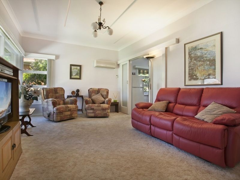9 Hitchcock Avenue, Belmont NSW 2280