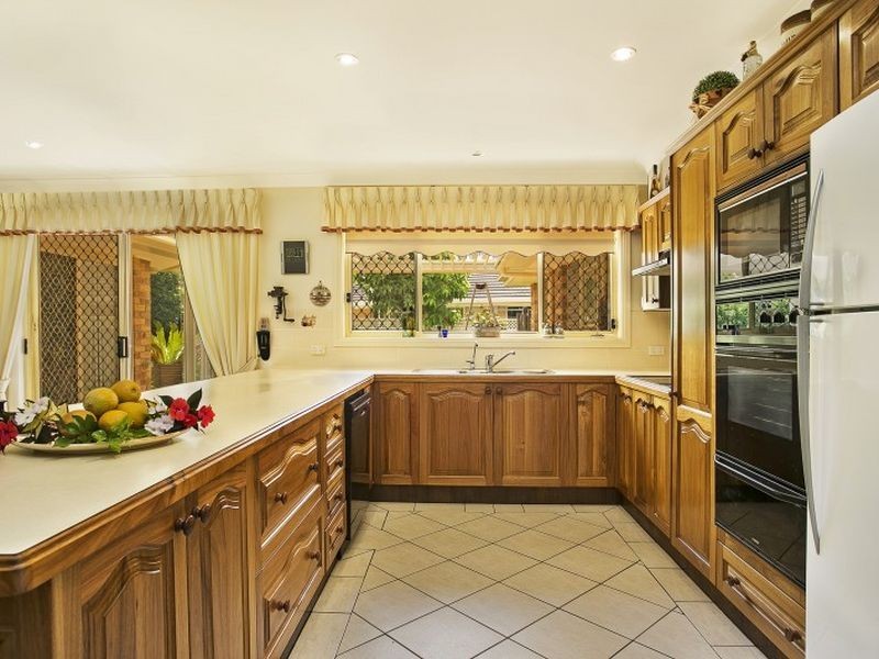 10 Caves Court, Caves Beach NSW 2281