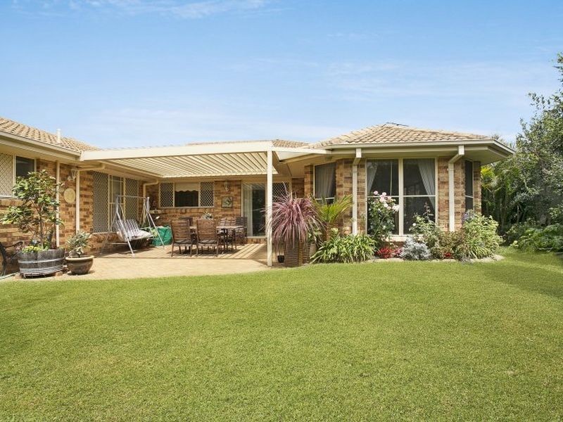 10 Caves Court, Caves Beach NSW 2281