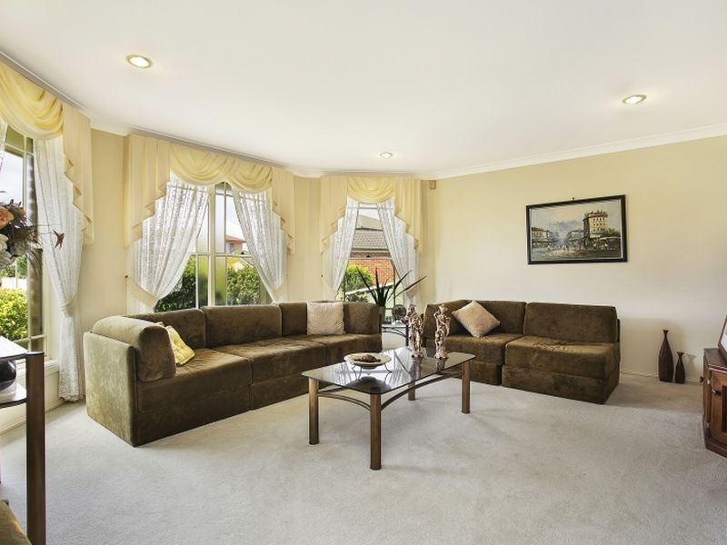 10 Caves Court, Caves Beach NSW 2281