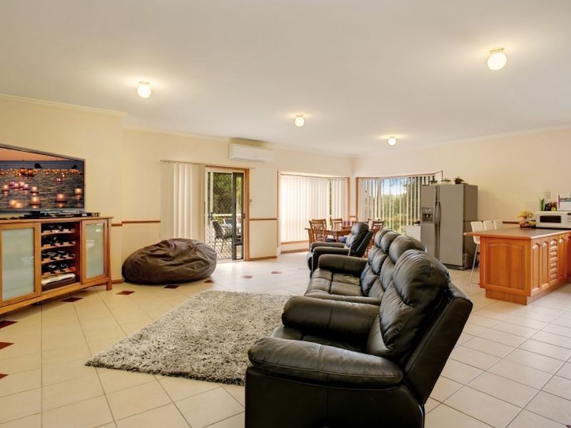 27 Nyanda Avenue, Floraville NSW 2280