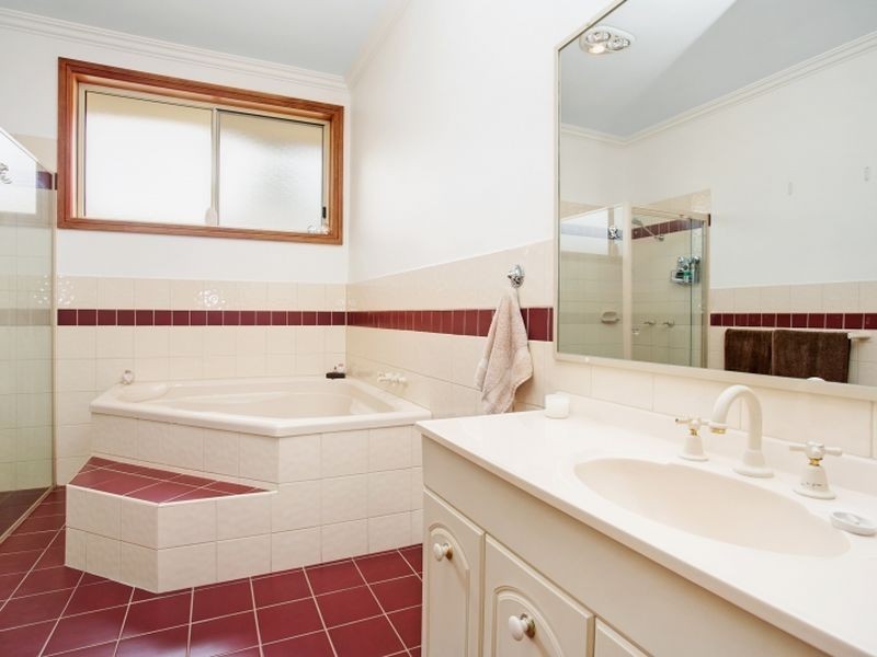 27 Nyanda Avenue, Floraville NSW 2280