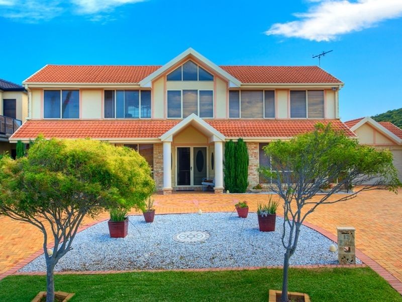 12 Seacliff Place, Caves Beach NSW 2281