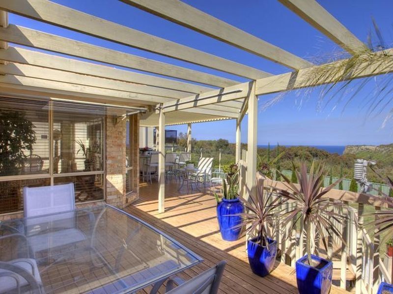 12 Seacliff Place, Caves Beach NSW 2281