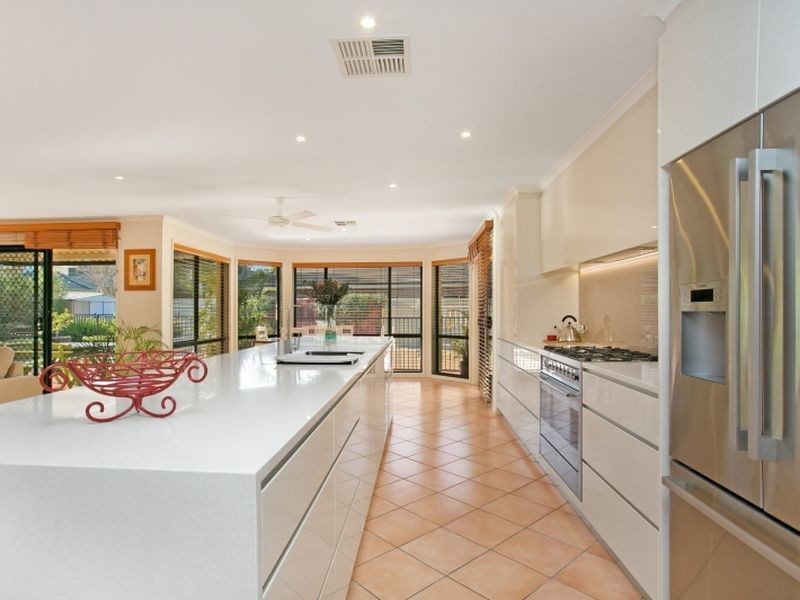 9 Topgallant Way, Belmont NSW 2280