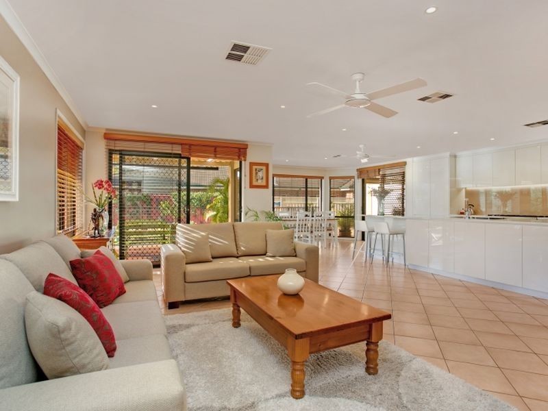 9 Topgallant Way, Belmont NSW 2280
