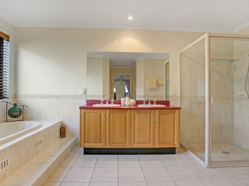 9 Topgallant Way, Belmont NSW 2280