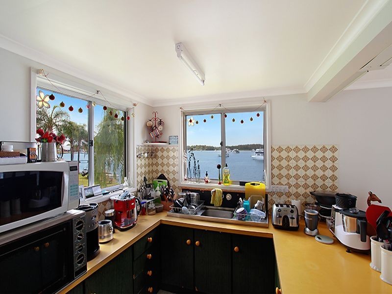 154 Marks Point Road, Marks Point NSW 2280