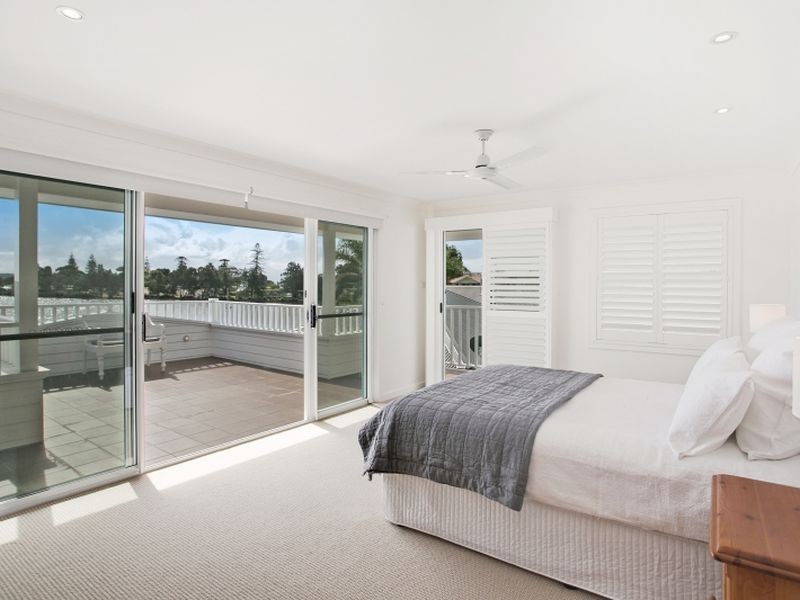 11 New Street, Belmont South NSW 2280