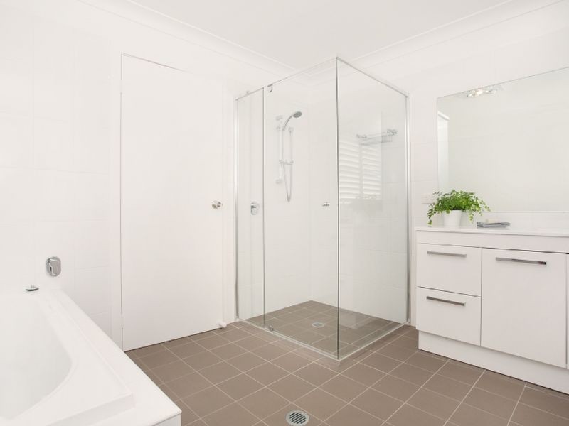 11 New Street, Belmont South NSW 2280