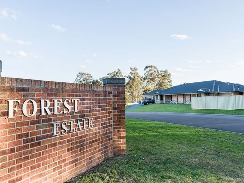 204/Forest Gum Woodlands Drive, Weston NSW 2326