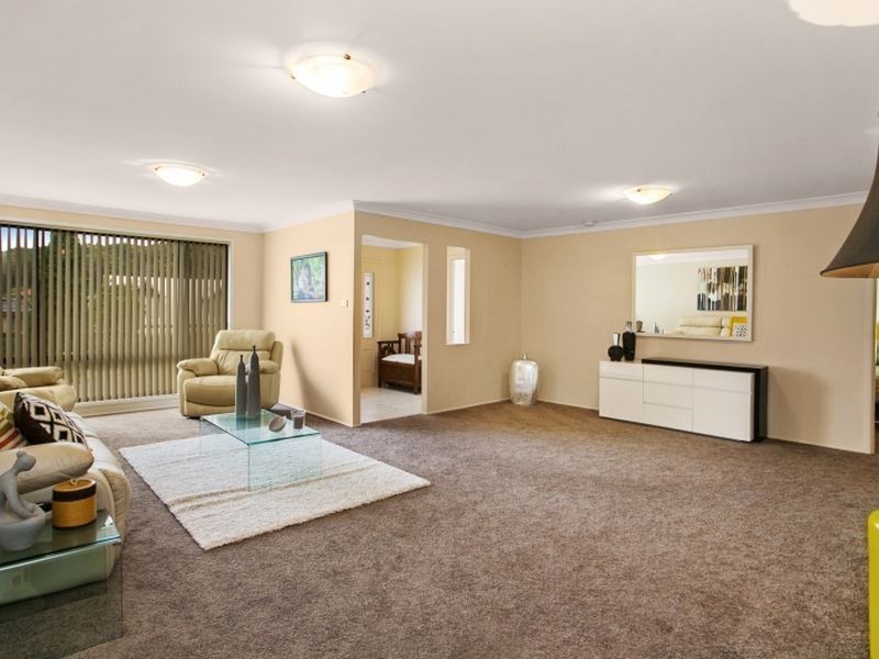 11 Whipbird Way, Belmont NSW 2280