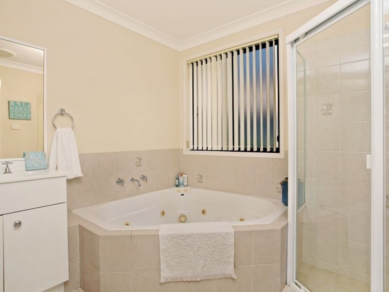 11 Whipbird Way, Belmont NSW 2280