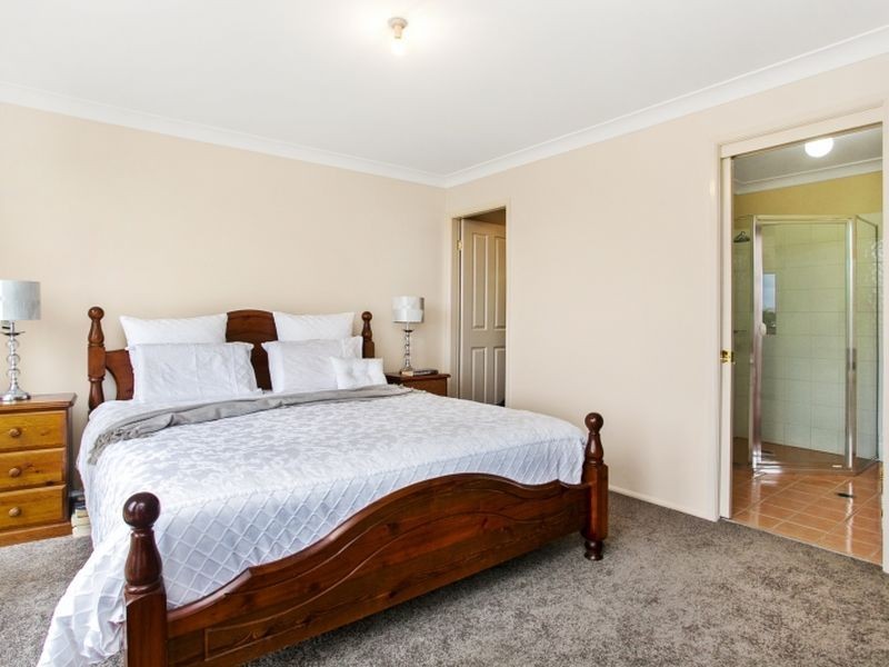 11 Whipbird Way, Belmont NSW 2280