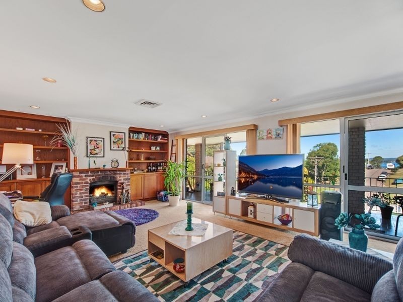 1 Haig Street, Belmont NSW 2280