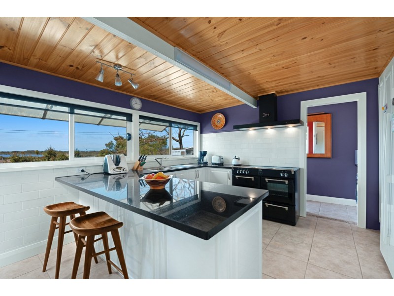 9 Bellevue Road, Belmont NSW 2280