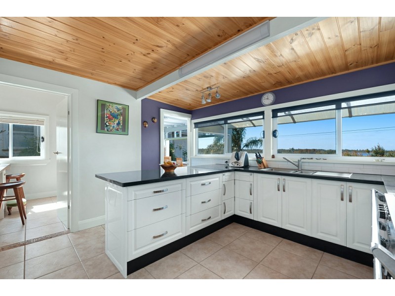 9 Bellevue Road, Belmont NSW 2280