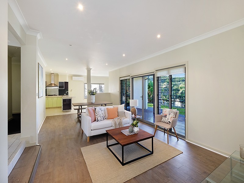 25 Pebble Beach Court, Belmont NSW 2280