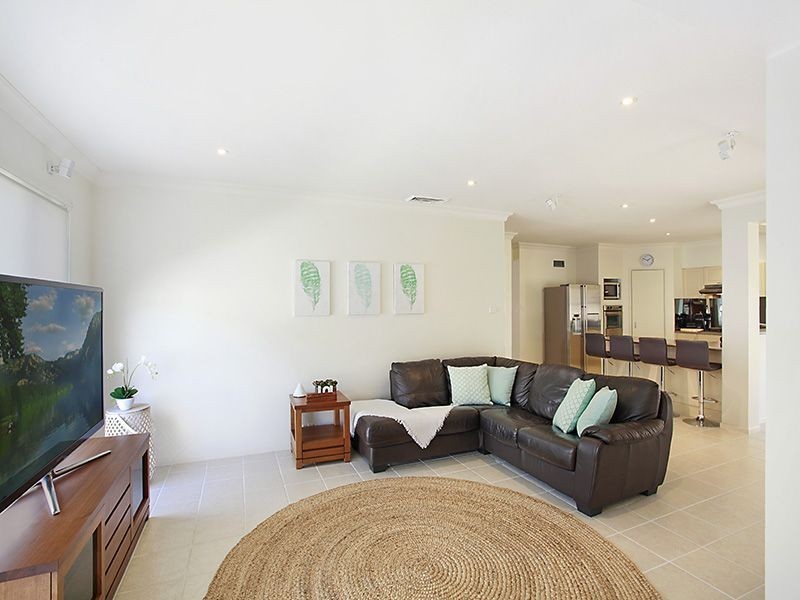 2 Whipbird Way, Belmont NSW 2280