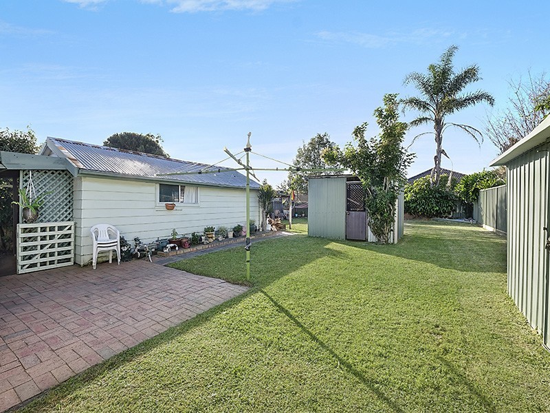 8 Findon Street, Marks Point NSW 2280