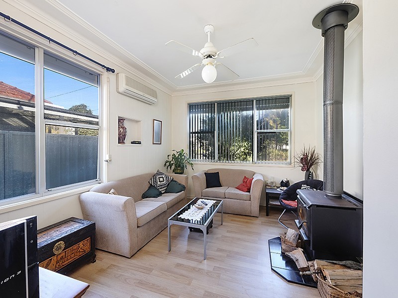 8 Findon Street, Marks Point NSW 2280
