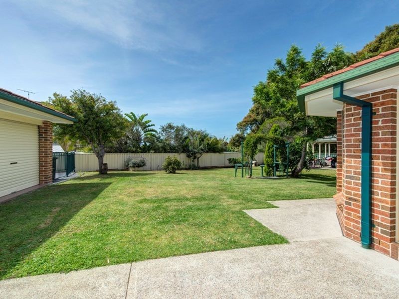 3 Sea Eagle Crescent, Caves Beach NSW 2281