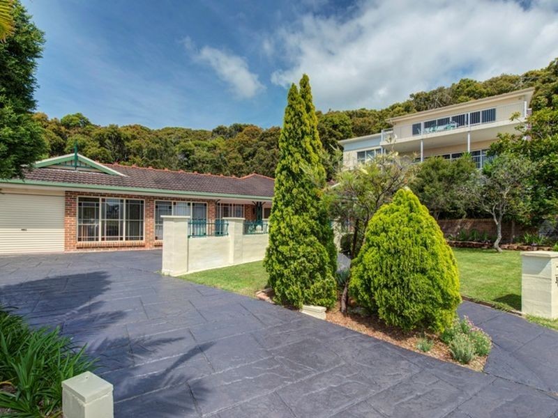 3 Sea Eagle Crescent, Caves Beach NSW 2281
